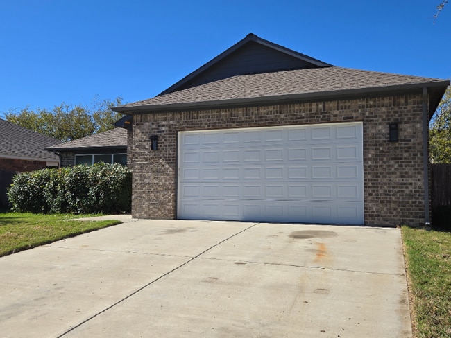 Photo - 1100 Primrose Dr