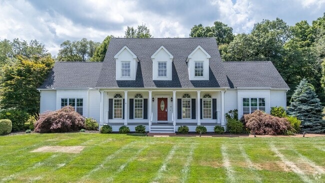 Building Photo - Charming Country Colonial on Cul-de-Sac, 4... Rental