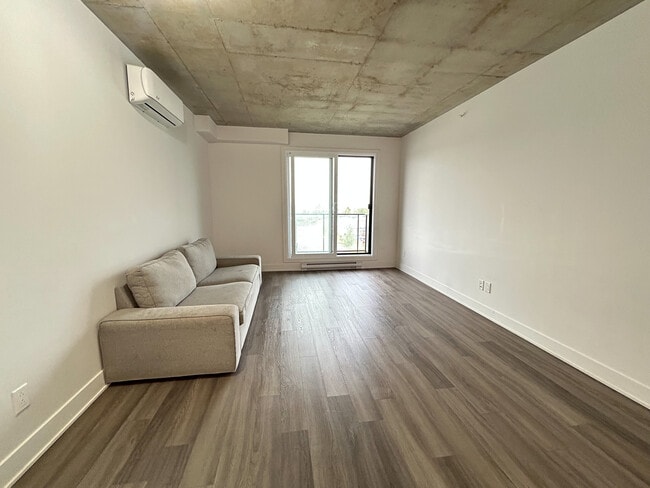 Photo - 1431 Av. de la Gare