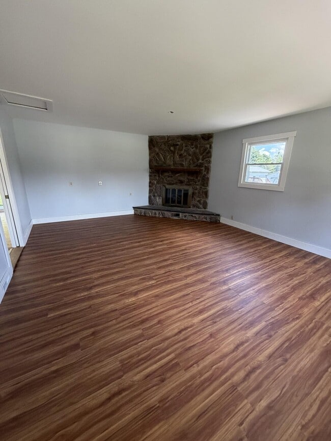 Photo - 721 Wayland Dr