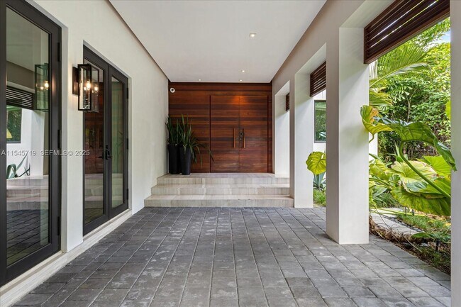 Photo - 401 E Rivo Alto Dr