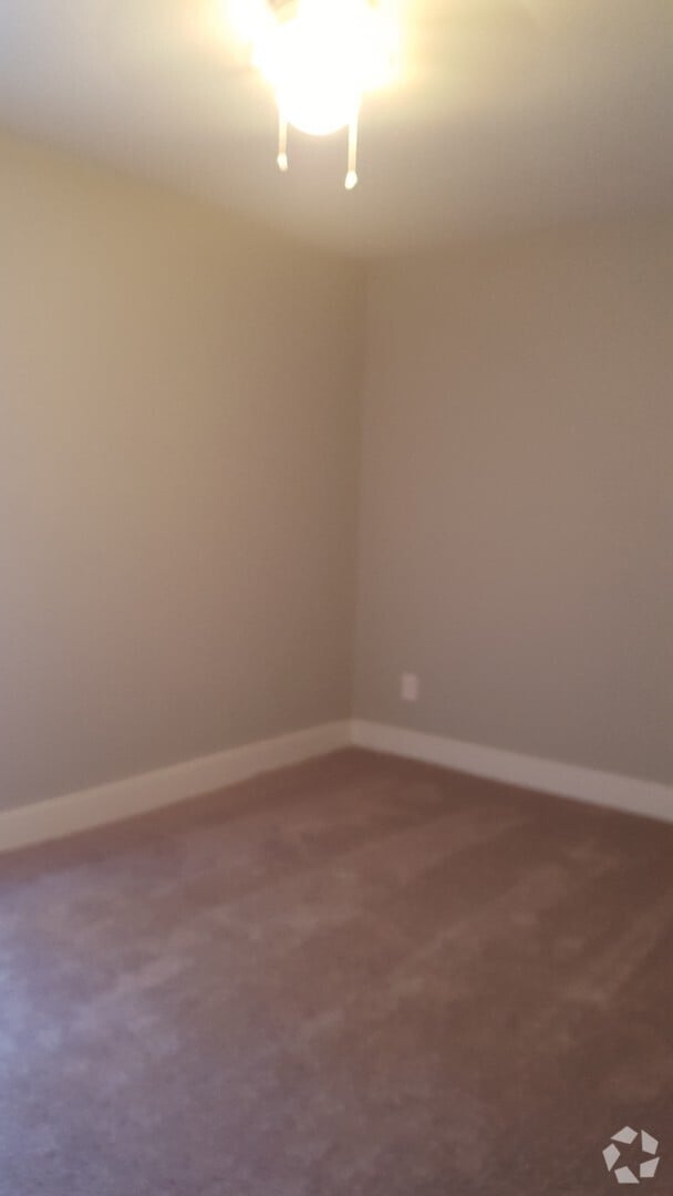 Building Photo - COMING SOON- 3 bedroom home in uptown Gree...