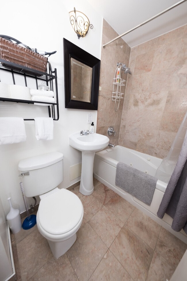 Photo - 300 E 74th St Unidad ID1031989P