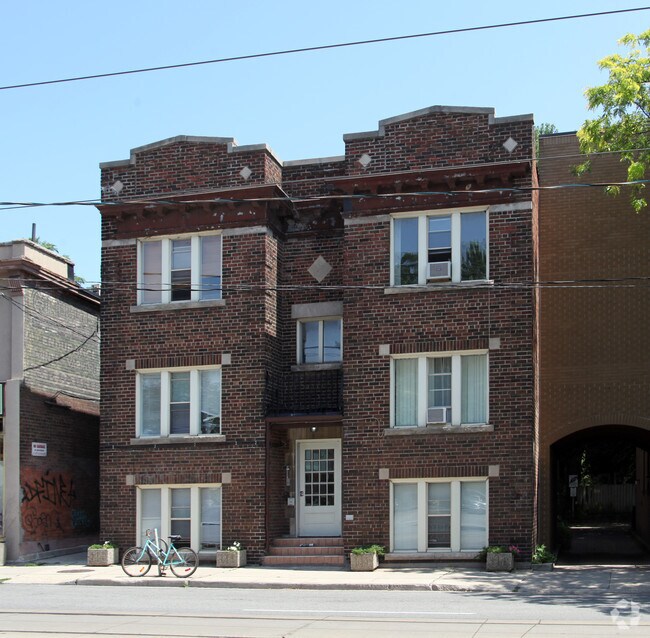 Photo - 1065 Bathurst St