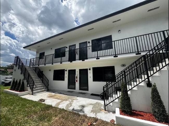 Photo - 630 NE 166th St Unit 1-4