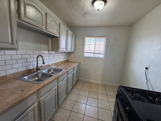 Photo - Fouplex unit ready to move in in Castle Hill! Unit 3