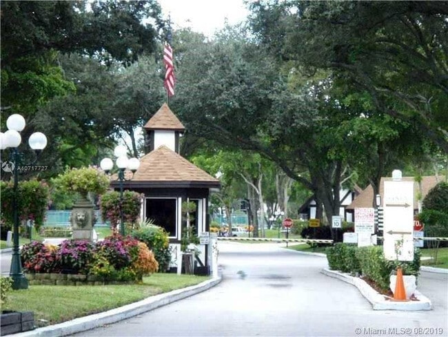 Photo - 3660 Inverrary Dr Unit 1B