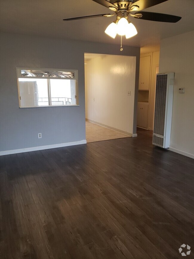 Building Photo - Open Floor Plan - 2BR/1BA End Unit with ba... Rental