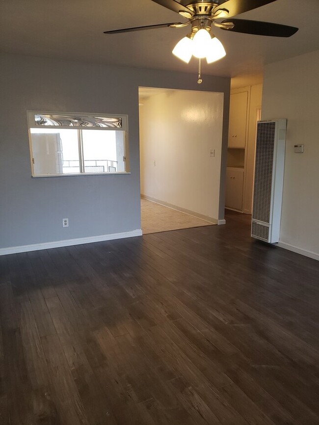 Open Floor Plan - 2BR/1BA End Unit with ba... - Open Floor Plan - 2BR/1BA End House Unit with ba...