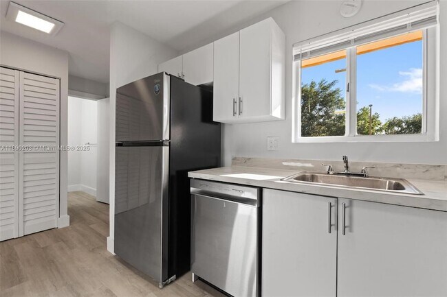 Photo - 6255 SW Kendale Lakes Cir Unit B-230