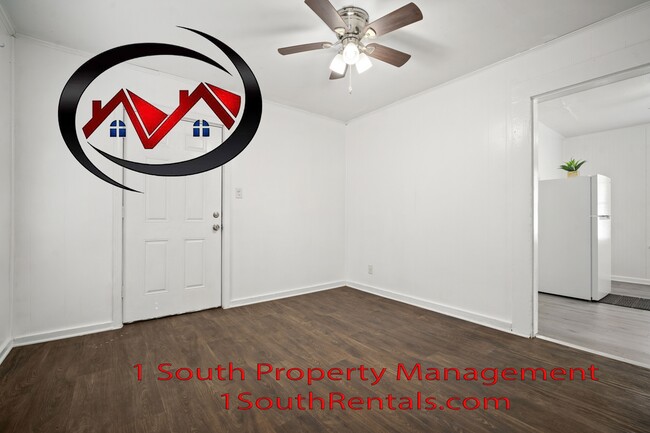 Photo - 660 Summerville St