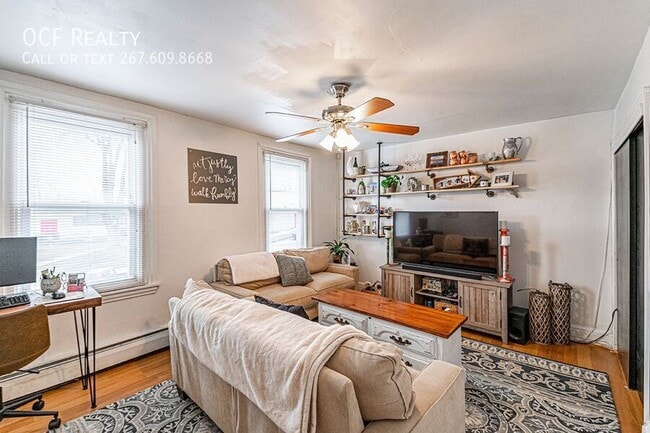 Building Photo - 330 W 3rd Ave Unit 2