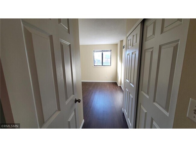 Photo - 78 10th St E Unit 406