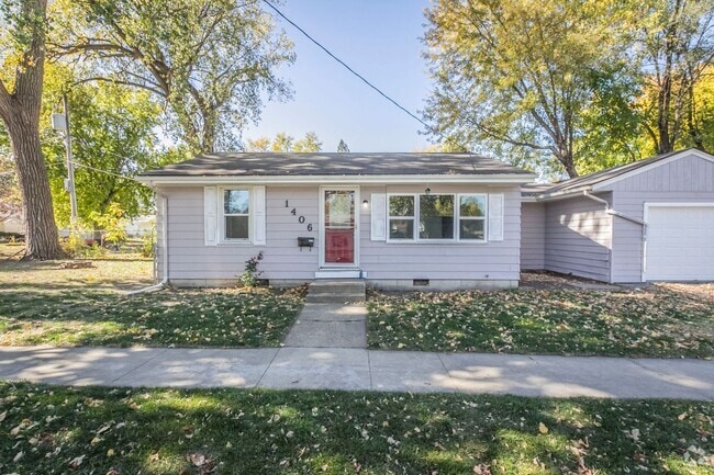 Building Photo - Spacious 2 Bedroom 1 Bathroom home