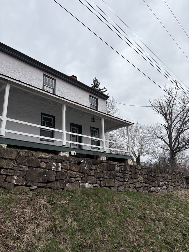 Building Photo - 3380 Coventryville Rd Unit #2 3380 Coventryville Roa