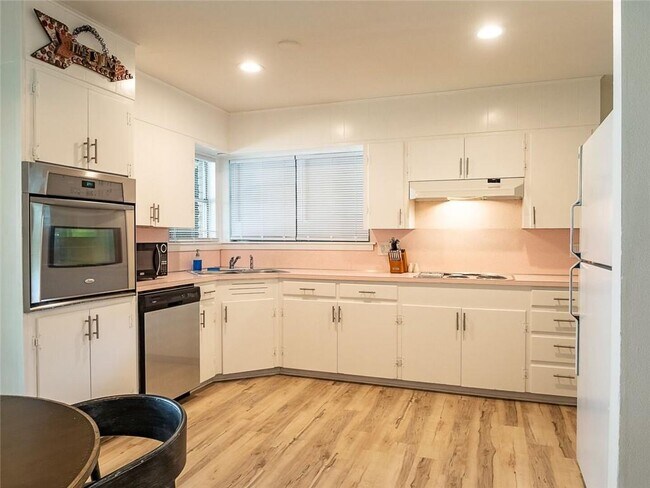 Photo - 2000 Vista Ln