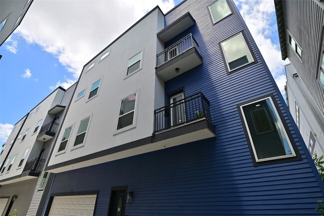 Building Photo - 1117 W 16th St Rental