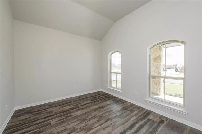 Photo - 5118 Leaning Tree