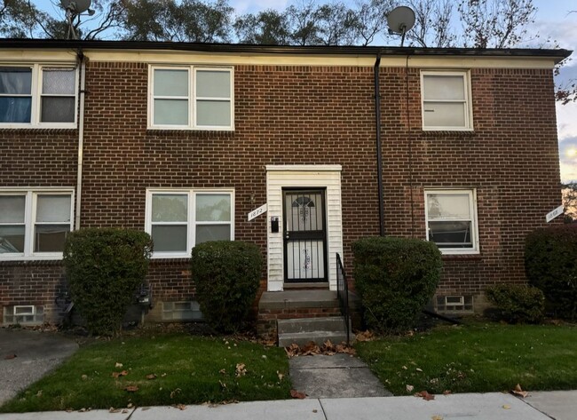 Building Photo - 1872 Outer Dr E Rental
