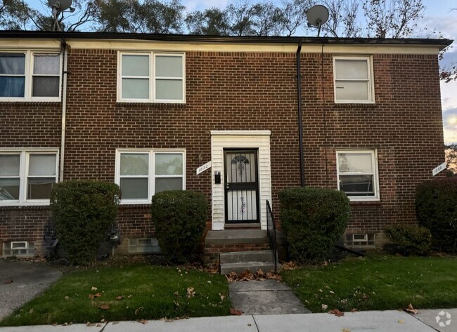 Building Photo - 1872 Outer Dr E Rental