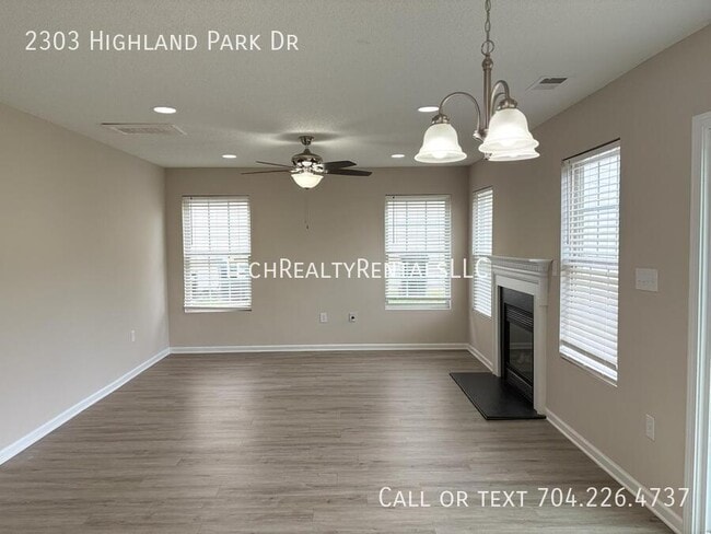 Photo - 2303 Highland Park Dr