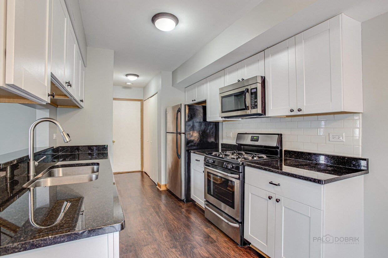 kitchen with granite counters and stainless a - 240 Acorn Dr (Streamwood, IL)
