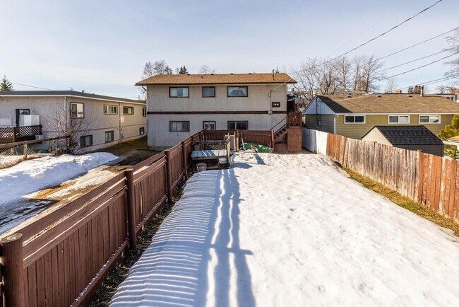 Photo - 280-280 Gillett St