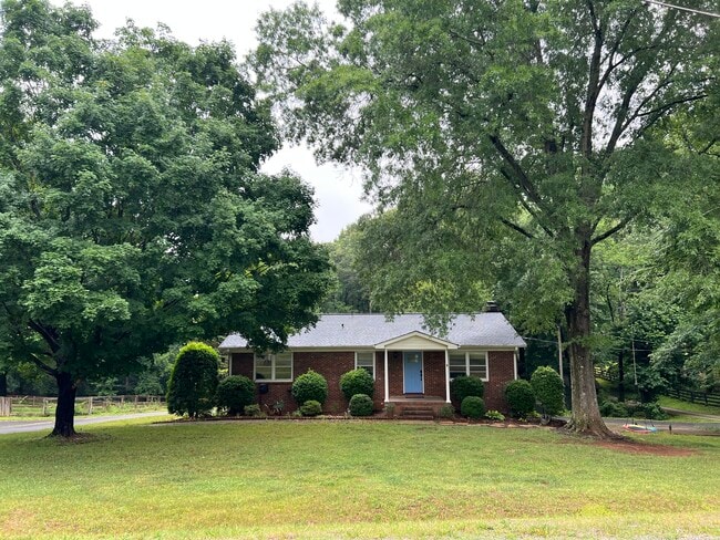 Building Photo - 509 Maverick Rd