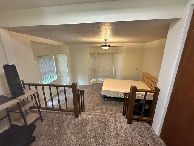 Photo - Lewis & Clark Graduate/Law Students ONLY Unit Room 1