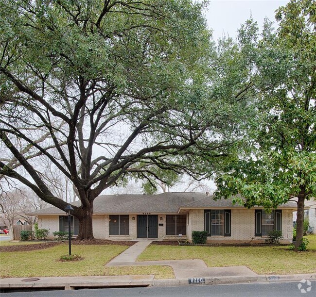 Building Photo - 9200 Quail Wood Dr Rental