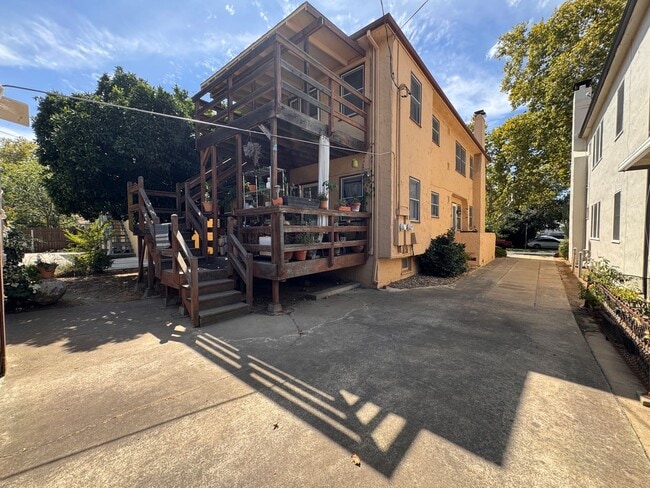 1029 33rd St Unidad Upper