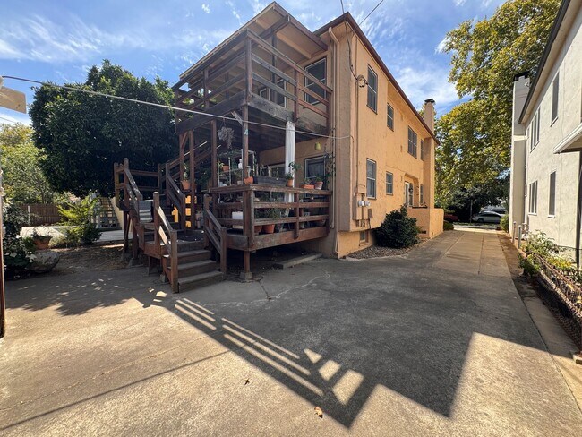 Photo - 1029 33rd St Unit Upper