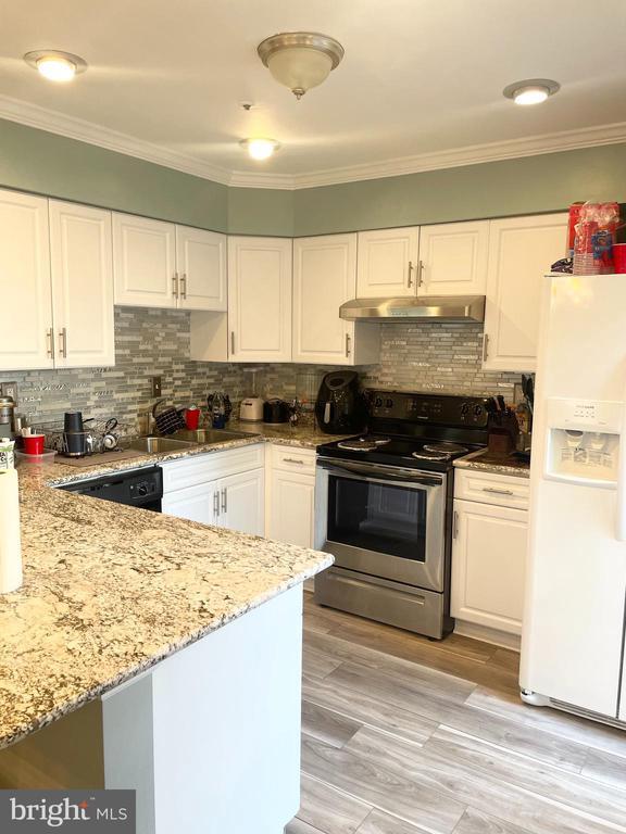 Building Photo - 15401 Empress Way