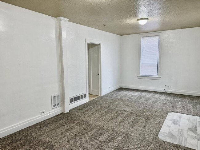 Photo - 1450 Clark Dr