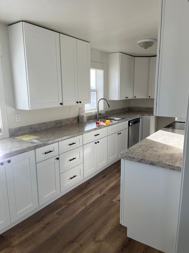 Photo - 725 Sand Creek Rd