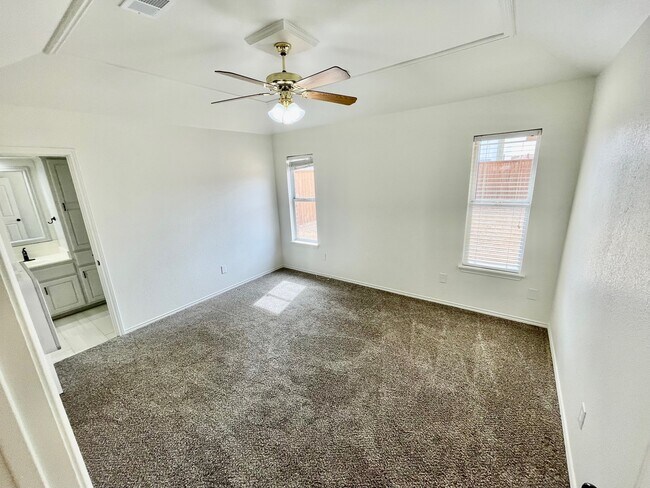 Photo - 5905 73rd St