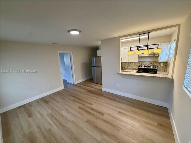 Photo - 11344 SW 2nd St Unidad FRONT