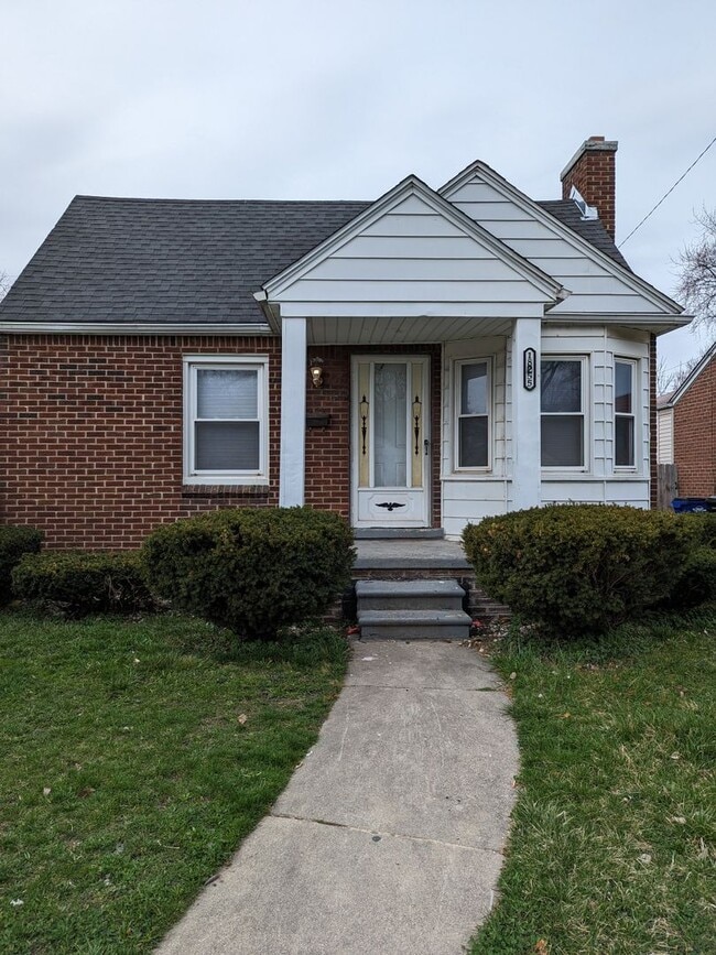 Building Photo - 18255 Oakfield Ave Rental