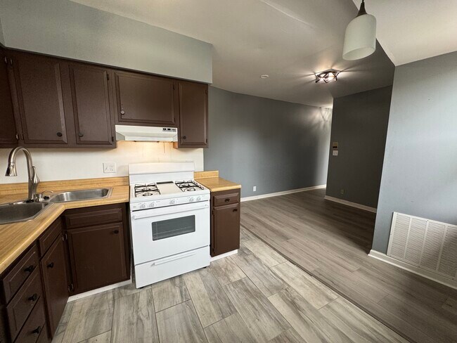 Photo - 2905 Glenmore Ave Unit 7