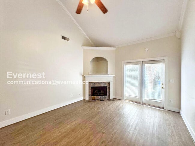 Photo - 107 Singapore Cir