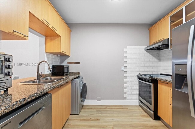 Photo - 677 NE 24th St Unidad 604