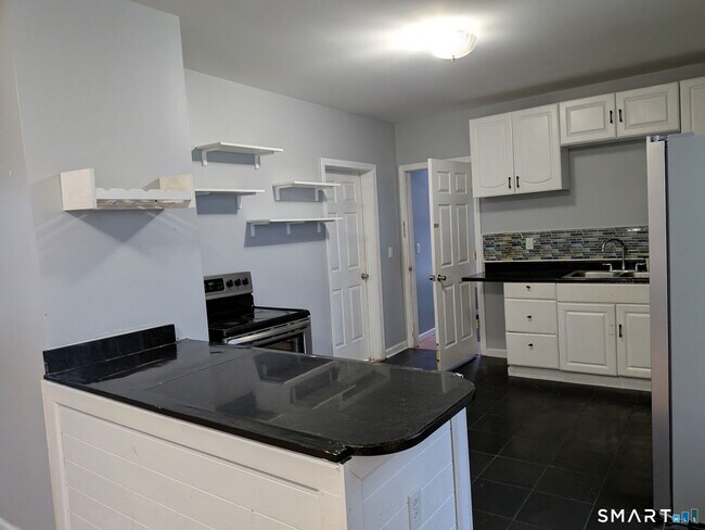 Building Photo - 220 Munson St Unit #3