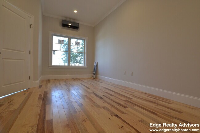 Photo - 168 Bigelow St