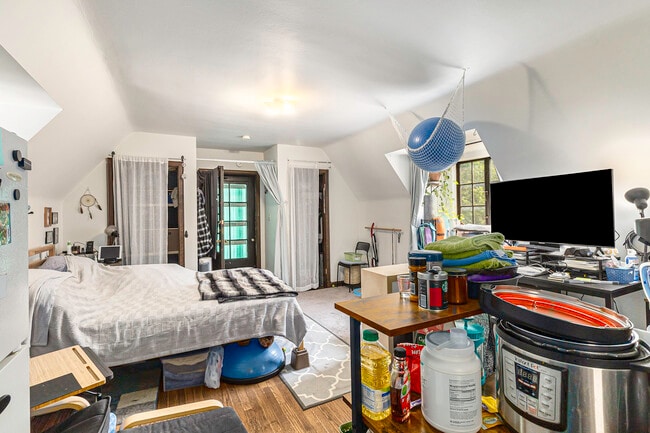 Photo - 608 W Washington-4 Unit 4