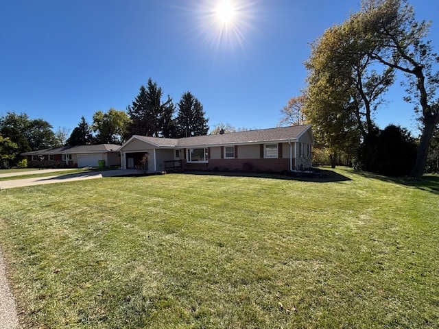 Large front yard - 409 Hill N Dale Cir