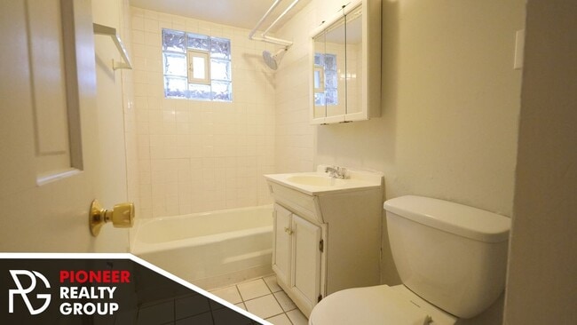 Photo - 654 W Cornelia Ave Unit 656-22