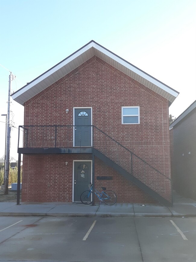 Building Photo - 415 S Blakely St