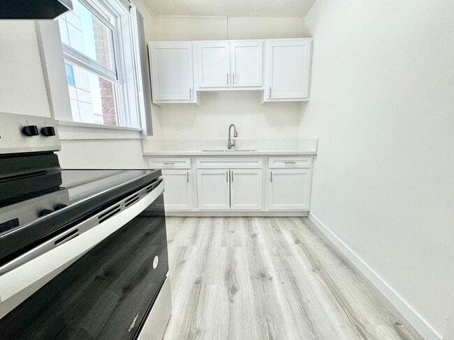 Building Photo - 341 S Alvarado St Unit 207 Rental