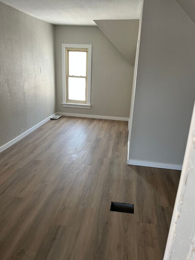 Photo - 4 Bedroom Updated house!!