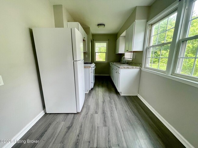 Photo - 1272 Weller Ave